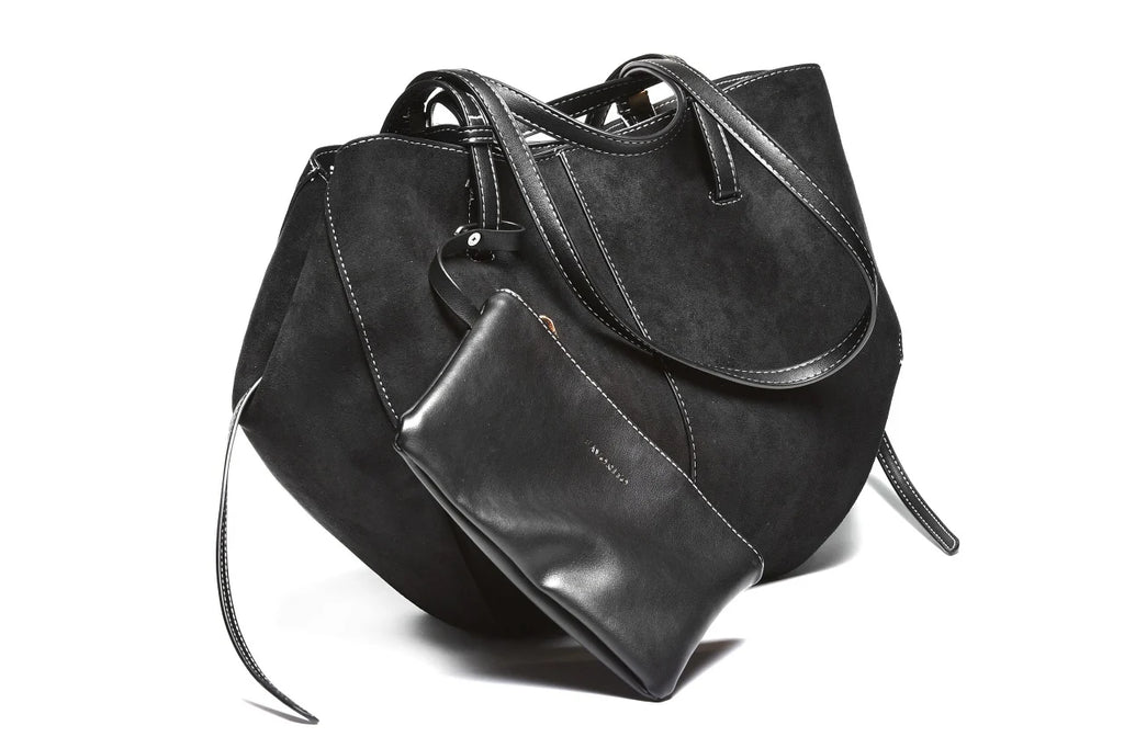 T012631BLK – Crna moderna velur torba sa dodatnom torbicom
