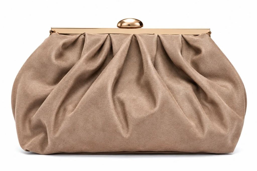 T012633TAP – Taupe mekana velur clutch torba sa metalnim ukrasom