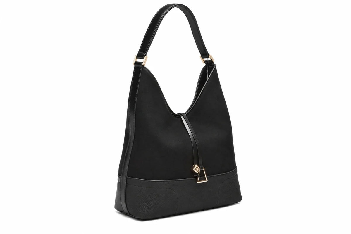 T012677BLK - Crna torba kombinovane teksture sa ukrasnim priveskom