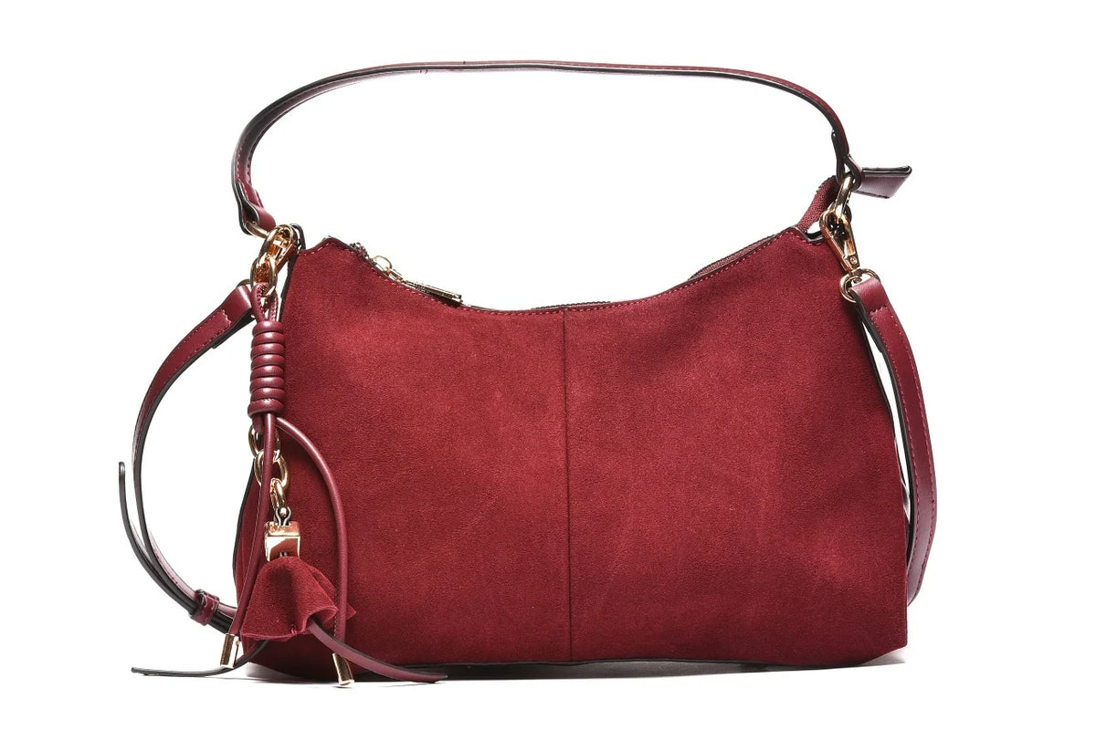 T012680BUR - Burgundi torba mekane forme sa efektnim priveskom