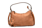 T012680CAM - Camel torba mekane forme sa efektnim priveskom